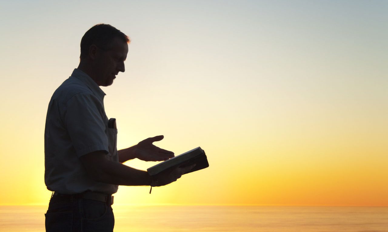 3 Ways to Bless and Encourage Your Pastor