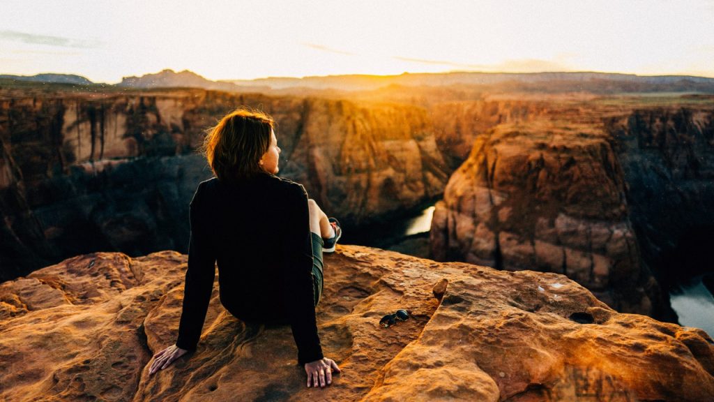 woman sitting at horseshoe bend