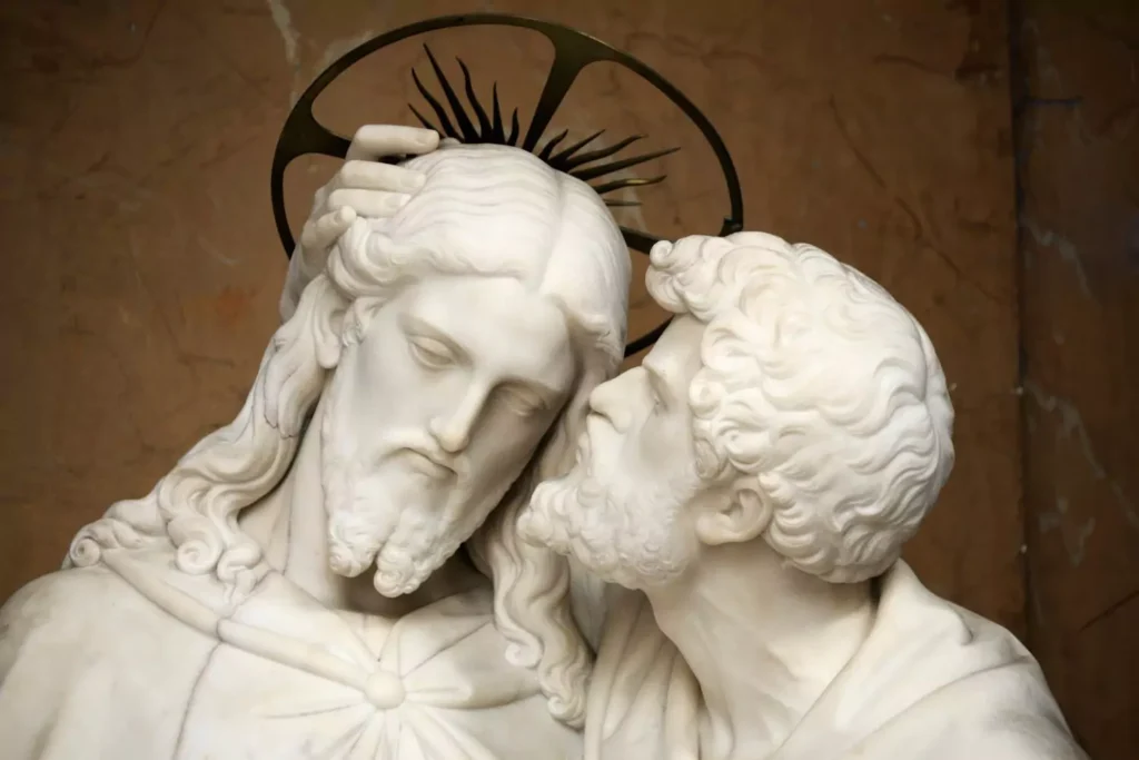 a statue of Judas kissing the Messiah